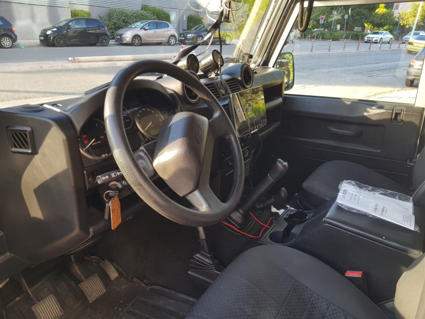 Εγκατάσταση Multimedia Alpine σε Land Rover Defender.