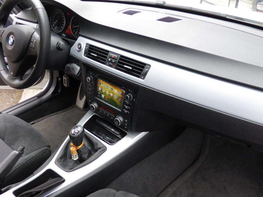 Εγκατάσταση Multimedia–Navigation εργοστασιακής εμφάνισης LM–M095 σε BMW E90 2008.