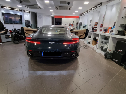 Εγκατάσταση Apple Car Play/Android Auto σε Aston Martin BD11