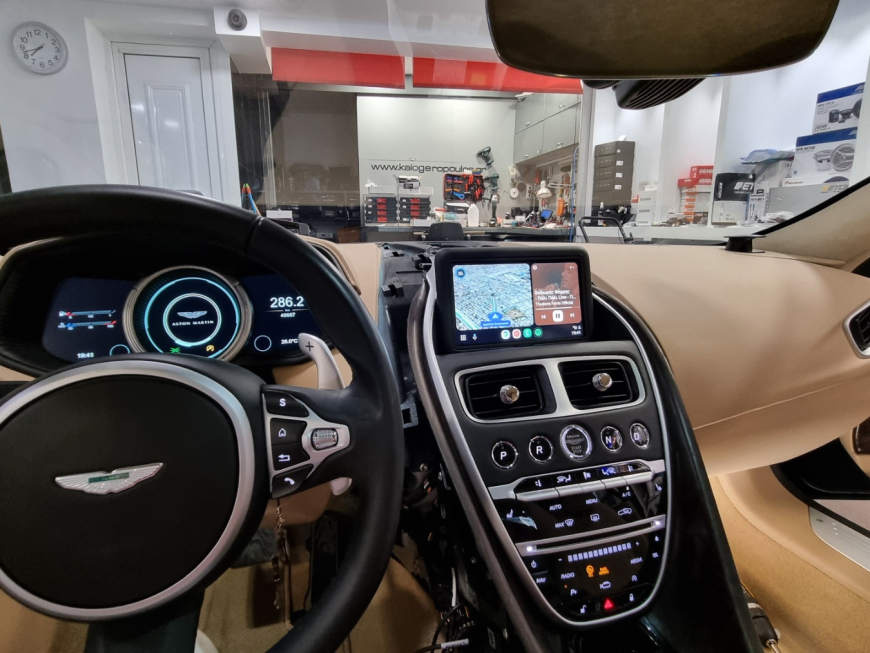 Εγκατάσταση Apple Car Play/Android Auto σε Aston Martin BD11