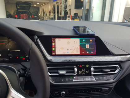 Εγκατάσταση Apple CarPlay και Android Auto σε BMW 1 Series 2022.