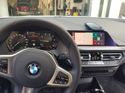 Εγκατάσταση Apple CarPlay και Android Auto σε BMW 1 Series 2022.