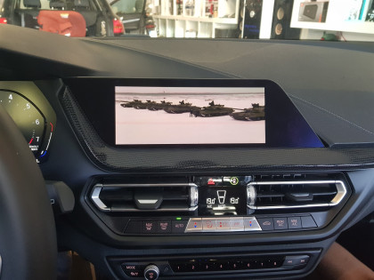 Εγκατάσταση Apple CarPlay και Android Auto σε BMW 1 Series 2022.