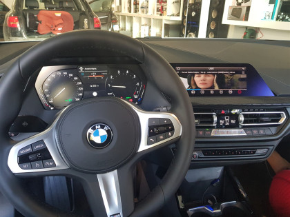 Εγκατάσταση Apple CarPlay και Android Auto σε BMW 1 Series 2022.