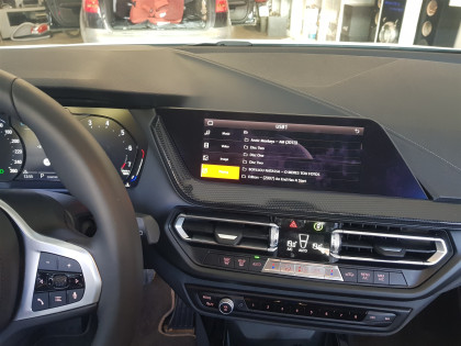 Εγκατάσταση Apple CarPlay και Android Auto σε BMW 1 Series 2022.
