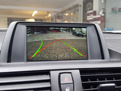 Εγκατάσταση Wireless Apple CarPlay, Android Auto και κάμερα οπισθοπορείας σε BMW F20 1 Series.