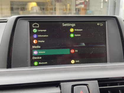 Εγκατάσταση Wireless Apple CarPlay, Android Auto και κάμερα οπισθοπορείας σε BMW F20 1 Series.