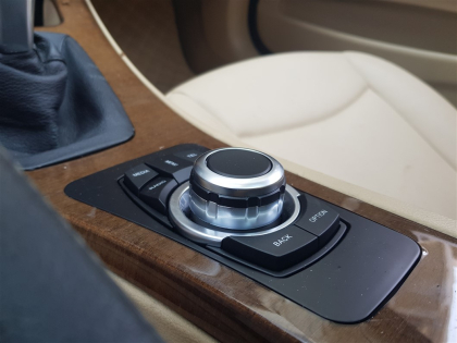 Εγκατάσταση εργοστασιακού τύπου οθόνη και κάμερα οπισθοπορείας σε BMW E90 / E92.