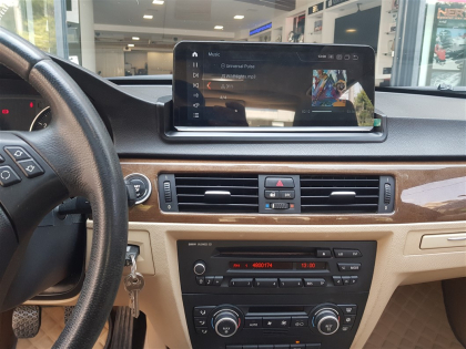 Εγκατάσταση εργοστασιακού τύπου οθόνη και κάμερα οπισθοπορείας σε BMW E90 / E92.