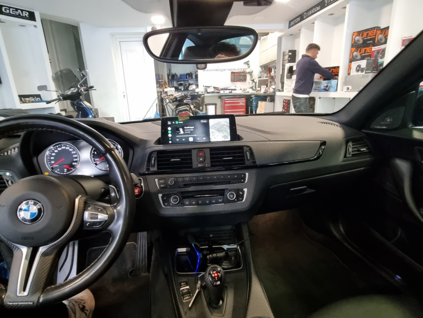 Εγκατάσταση Wireless CarPlay, Android Auto, Rear Camera & Media Player σε BMW M2 F87.