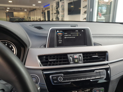 Εγκατάσταση Apple CarPlay, ασύρματο Android Auto, Media Player και κάμερα οπισθοπορείας σε BMW X2 F39.