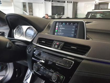 Εγκατάσταση Apple CarPlay, ασύρματο Android Auto, Media Player και κάμερα οπισθοπορείας σε BMW X2 F39.