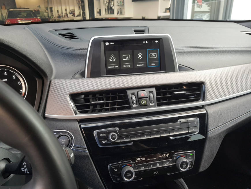 Εγκατάσταση Apple CarPlay, ασύρματο Android Auto, Media Player και κάμερα οπισθοπορείας σε BMW X2 F39.