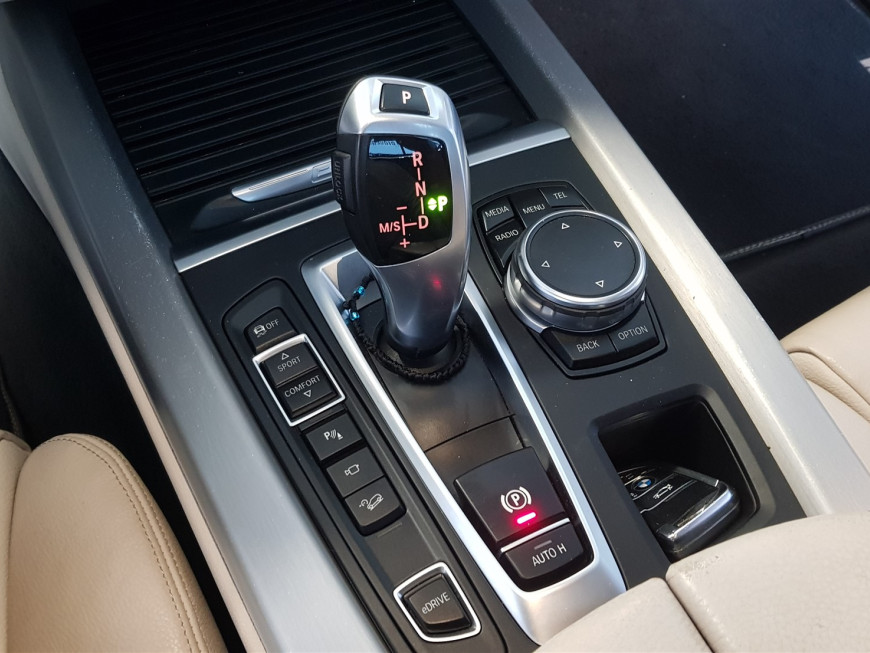 Εγκατάσταση Apple CarPlay, ασύρματο Android Auto, Media Player σε BMW X5 F15.