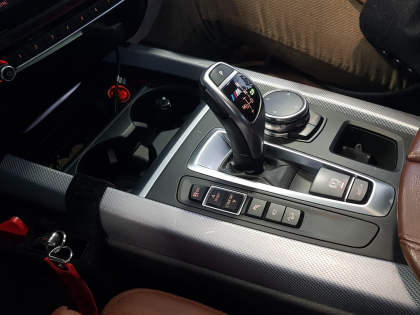 Εγκατάσταση Apple CarPlay, ασύρματο Android Auto, Media Player και κάμερα οπισθοπορείας σε BMW X5 F15 M.