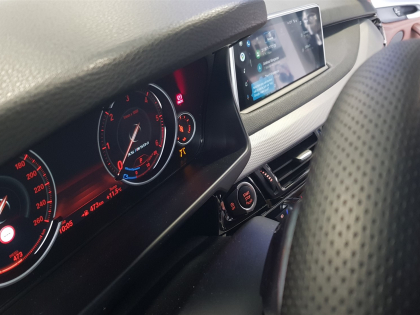 Εγκατάσταση Apple CarPlay, ασύρματο Android Auto, Media Player και κάμερα οπισθοπορείας σε BMW X5 F15 M.