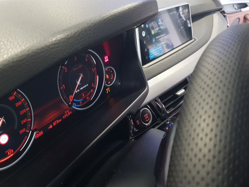 Εγκατάσταση Apple CarPlay, ασύρματο Android Auto, Media Player και κάμερα οπισθοπορείας σε BMW X5 F15 M.