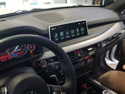 Εγκατάσταση Apple CarPlay, ασύρματο Android Auto, Media Player και κάμερα οπισθοπορείας σε BMW X5 F15 M.