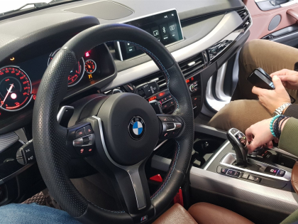 Εγκατάσταση Apple CarPlay, ασύρματο Android Auto, Media Player και κάμερα οπισθοπορείας σε BMW X5 F15 M.