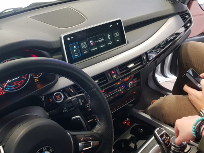 Εγκατάσταση Apple CarPlay, ασύρματο Android Auto, Media Player και κάμερα οπισθοπορείας σε BMW X5 F15 M.