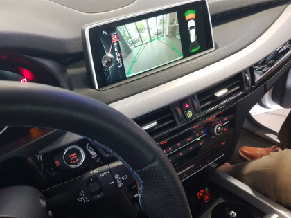 Εγκατάσταση Apple CarPlay, ασύρματο Android Auto, Media Player και κάμερα οπισθοπορείας σε BMW X5 F15 M.
