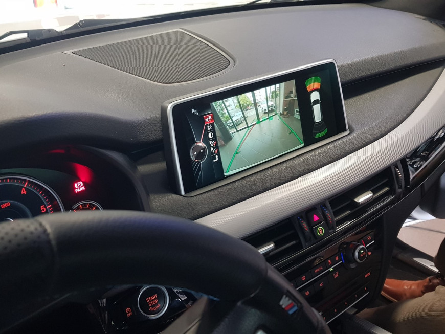 Εγκατάσταση Apple CarPlay, ασύρματο Android Auto, Media Player και κάμερα οπισθοπορείας σε BMW X5 F15 M.