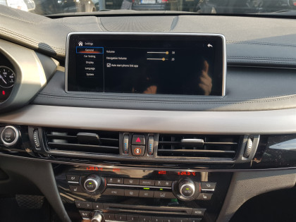 Εγκατάσταση Apple CarPlay και Android Auto σε BMW X6 M F86 (2014–2019).