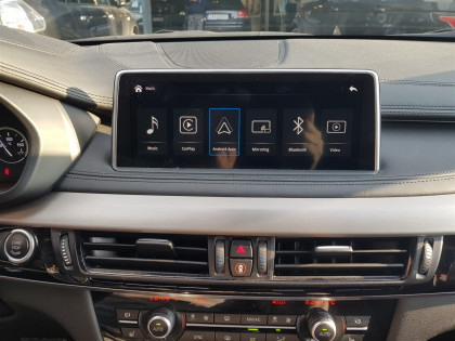 Εγκατάσταση Apple CarPlay και Android Auto σε BMW X6 M F86 (2014–2019).