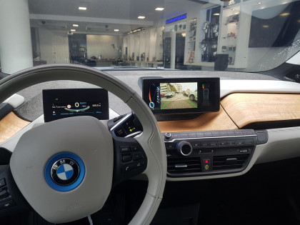 Εγκατάσταση Keyless Comfort Access, Wireless Apple CarPlay, Android Auto και Media Player σε BMW i3.