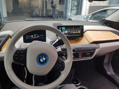 Εγκατάσταση Keyless Comfort Access, Wireless Apple CarPlay, Android Auto και Media Player σε BMW i3.