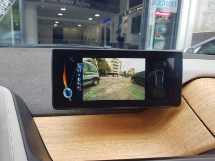 Εγκατάσταση Keyless Comfort Access, Wireless Apple CarPlay, Android Auto και Media Player σε BMW i3.