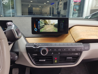 Εγκατάσταση Keyless Comfort Access, Wireless Apple CarPlay, Android Auto και Media Player σε BMW i3.