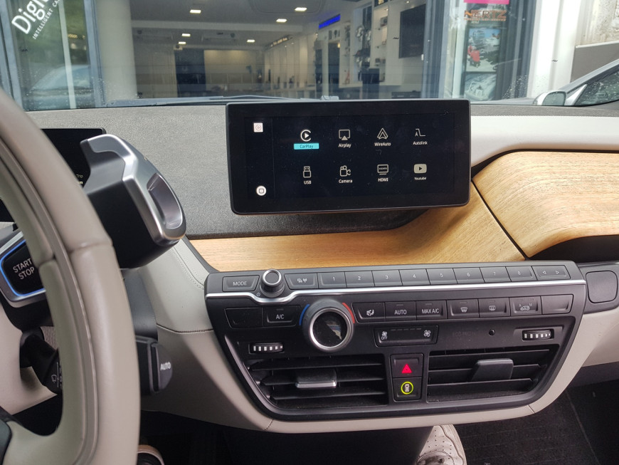 Εγκατάσταση Keyless Comfort Access, Wireless Apple CarPlay, Android Auto και Media Player σε BMW i3.