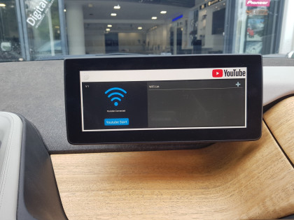 Εγκατάσταση Keyless Comfort Access, Wireless Apple CarPlay, Android Auto και Media Player σε BMW i3.