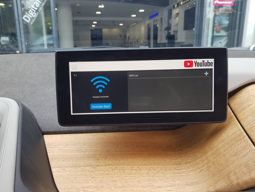 Εγκατάσταση Keyless Comfort Access, Wireless Apple CarPlay, Android Auto και Media Player σε BMW i3.