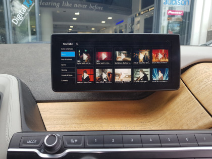 Εγκατάσταση Keyless Comfort Access, Wireless Apple CarPlay, Android Auto και Media Player σε BMW i3.