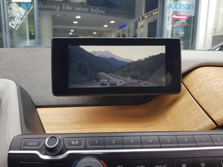 Εγκατάσταση Keyless Comfort Access, Wireless Apple CarPlay, Android Auto και Media Player σε BMW i3.