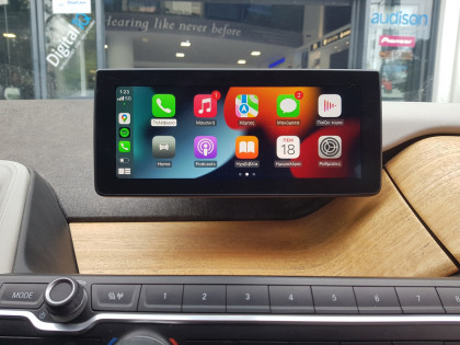 Εγκατάσταση Keyless Comfort Access, Wireless Apple CarPlay, Android Auto και Media Player σε BMW i3.