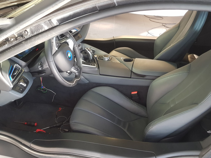 Εγκατάσταση Video in Motion και GPS Tracker σε BMW i8.