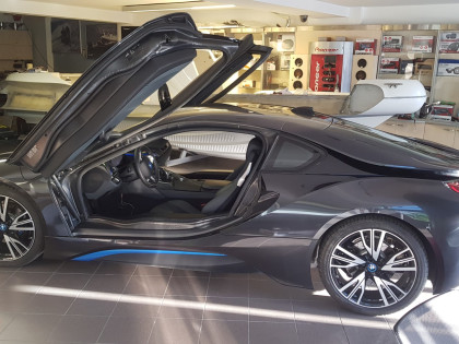 Εγκατάσταση Video in Motion και GPS Tracker σε BMW i8.