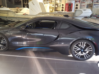 Εγκατάσταση Video in Motion και GPS Tracker σε BMW i8.