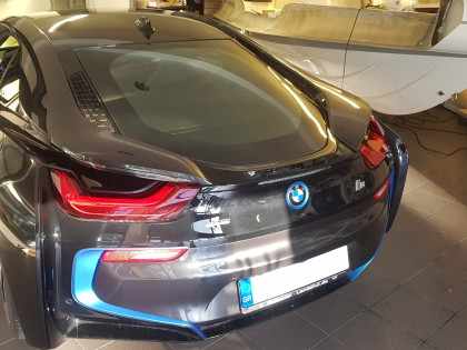 Εγκατάσταση Video in Motion και GPS Tracker σε BMW i8.