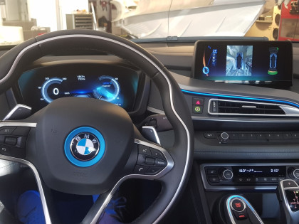 Εγκατάσταση Video in Motion και GPS Tracker σε BMW i8.