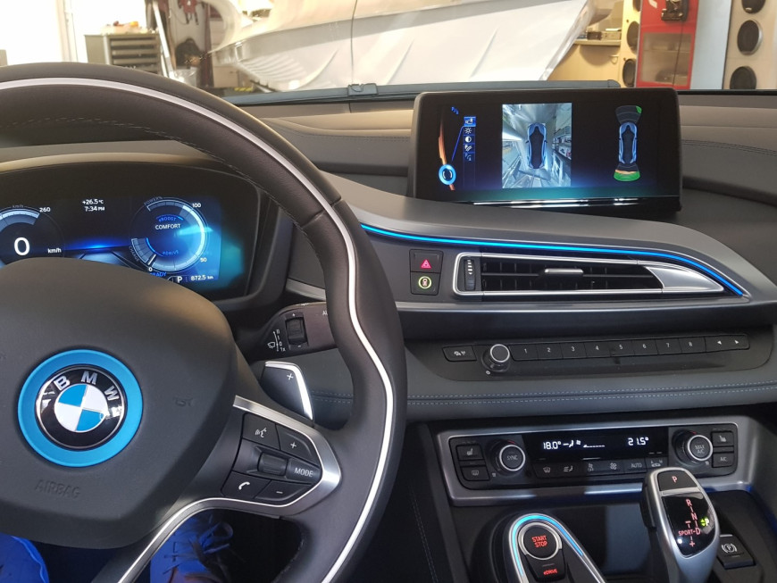 Εγκατάσταση Video in Motion και GPS Tracker σε BMW i8.