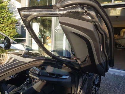 Εγκατάσταση Video in Motion και GPS Tracker σε BMW i8.