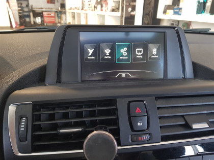 Εγκατάσταση με Apple CarPlay & Android Auto σε BMW 1 Series F20.