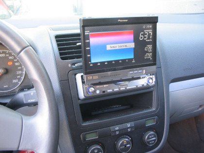 Εγκατάσταση Car Cinema Pioneer AVH-P7500DVD & AVG-VDP1 σε Volkswagen Golf.