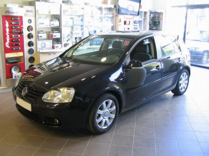 Εγκατάσταση Car Cinema Pioneer AVH-P7500DVD & AVG-VDP1 σε Volkswagen Golf.
