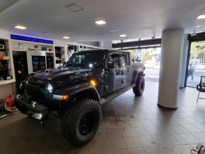 Εγκατάσταση προβολέων LED υψηλής απόδοσης σε Jeep Wrangler Gladiator Rubicon.