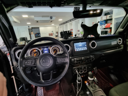 Εγκατάσταση προβολέων LED υψηλής απόδοσης σε Jeep Wrangler Gladiator Rubicon.